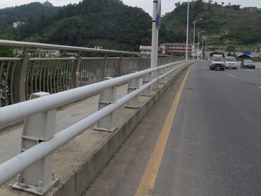 贵阳中环路桥梁防撞护栏